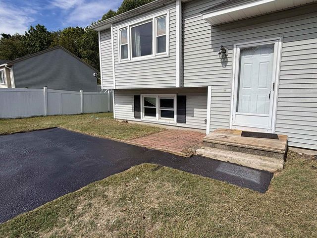 90L Derryfield Rd, Derry, NH 03038