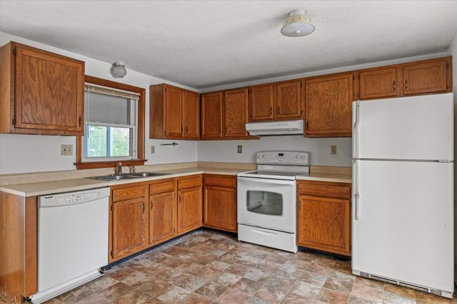 90L Derryfield Rd, Derry, NH 03038