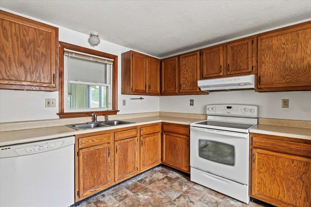 90L Derryfield Rd, Derry, NH 03038