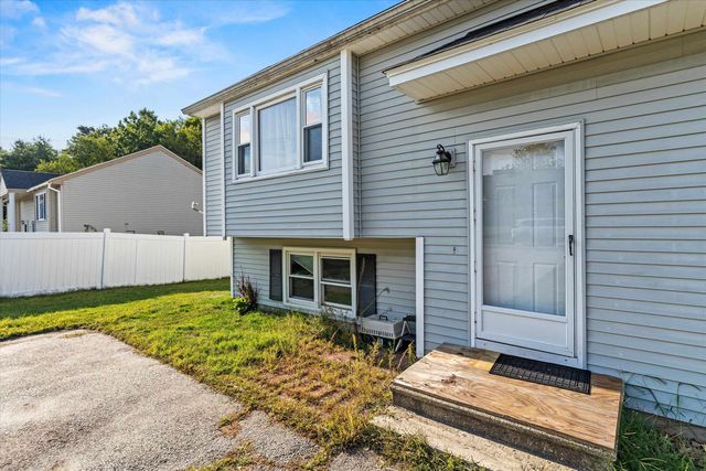 90L Derryfield Rd, Derry, NH 03038