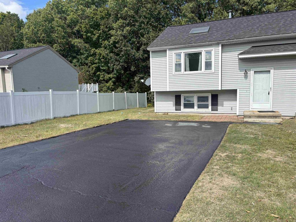 90L Derryfield Rd, Derry, NH 03038