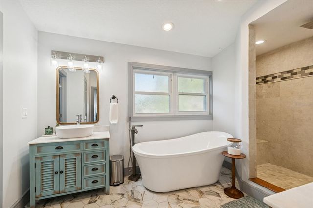 292 SUNLIT COVE DRIVE NE, St Petersburg, FL 33702