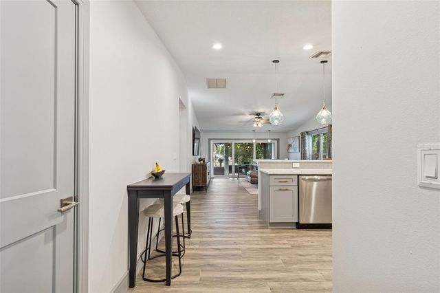 292 SUNLIT COVE DRIVE NE, St Petersburg, FL 33702