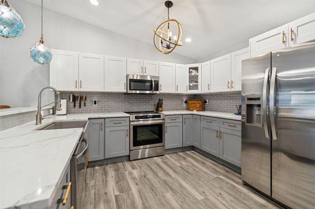 292 SUNLIT COVE DRIVE NE, St Petersburg, FL 33702