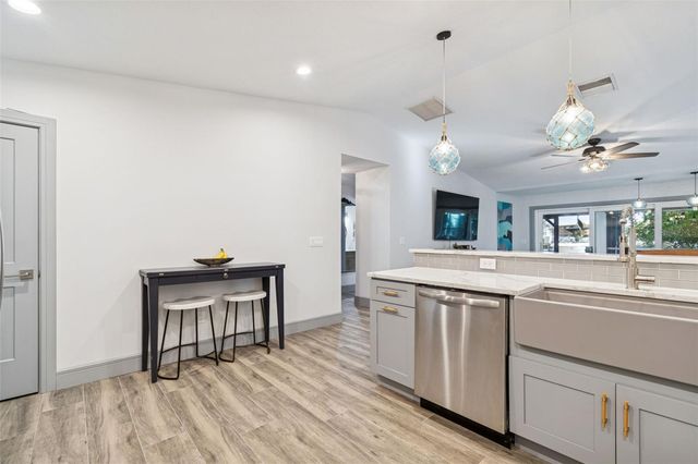 292 SUNLIT COVE DRIVE NE, St Petersburg, FL 33702