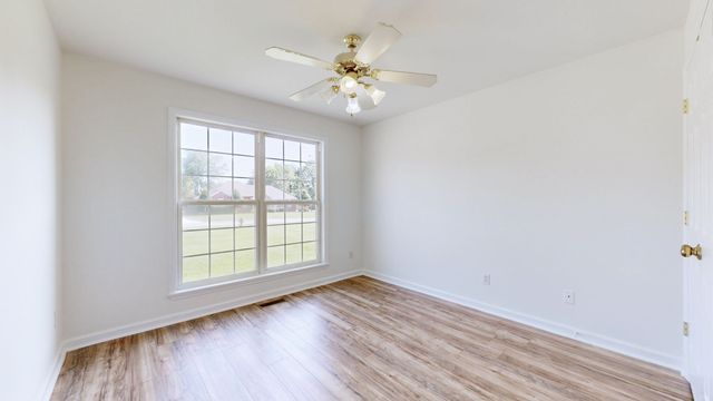 121 Regalwood Dr, Manchester, TN 37355