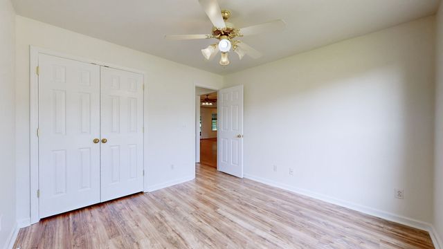 121 Regalwood Dr, Manchester, TN 37355