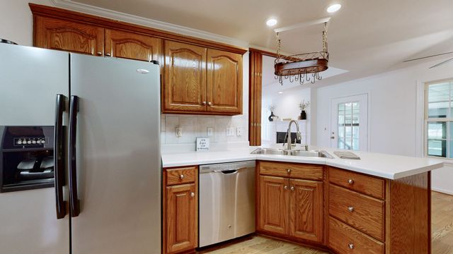 121 Regalwood Dr, Manchester, TN 37355