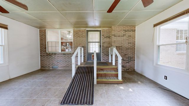 121 Regalwood Dr, Manchester, TN 37355