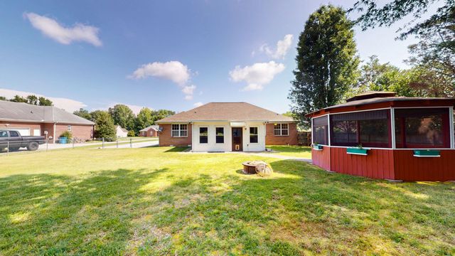 121 Regalwood Dr, Manchester, TN 37355