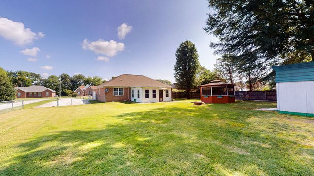 121 Regalwood Dr, Manchester, TN 37355