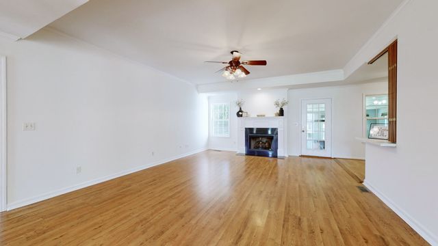 121 Regalwood Dr, Manchester, TN 37355