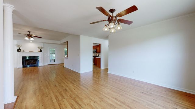 121 Regalwood Dr, Manchester, TN 37355