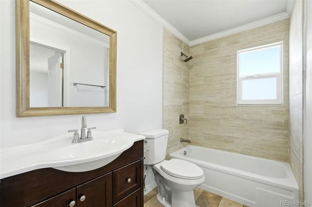 6752 S Dahlia Court, Centennial, CO 80122
