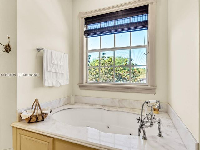 9076 SW 59th Ct, Pinecrest, FL 33156