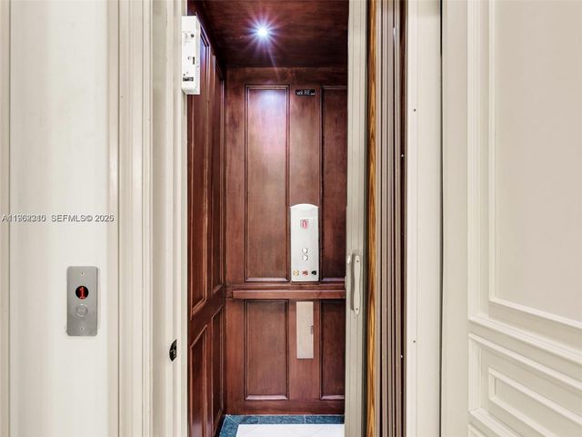 9076 SW 59th Ct, Pinecrest, FL 33156