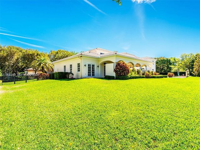 9076 SW 59th Ct, Pinecrest, FL 33156