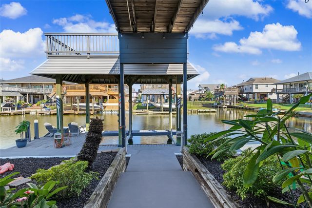 49 N Omega Street, La Marque, TX 77568