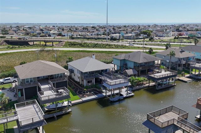49 N Omega Street, La Marque, TX 77568