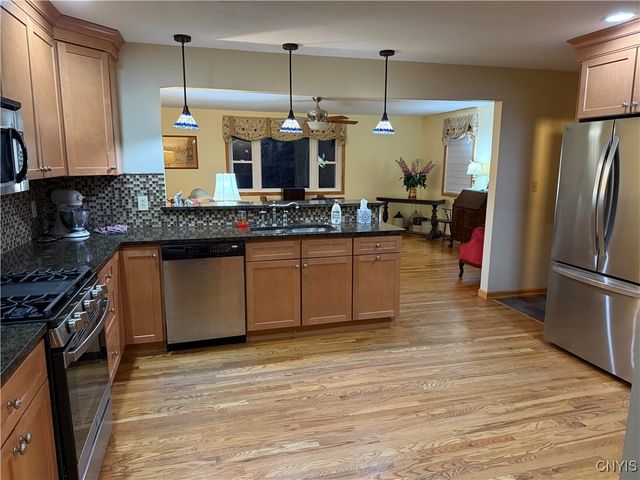 733 Deerfield Drive East, Utica, NY 13502