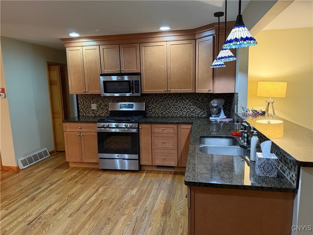 733 Deerfield Drive East, Utica, NY 13502