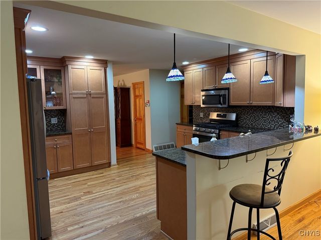 733 Deerfield Drive East, Utica, NY 13502