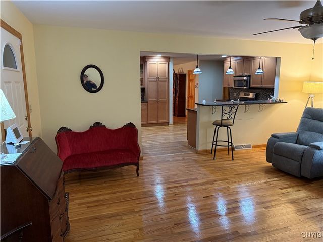 733 Deerfield Drive East, Utica, NY 13502