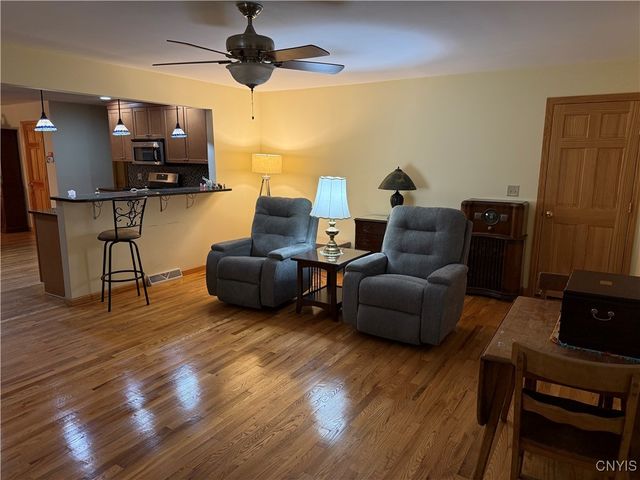 733 Deerfield Drive East, Utica, NY 13502