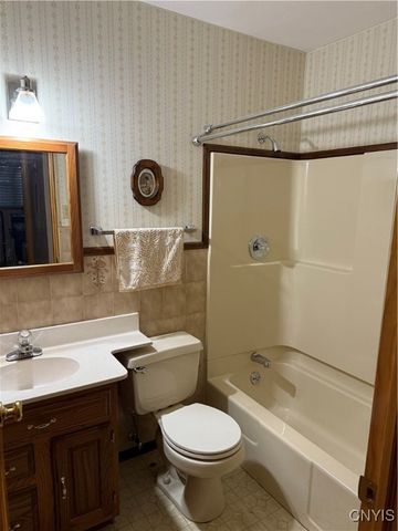 733 Deerfield Drive East, Utica, NY 13502