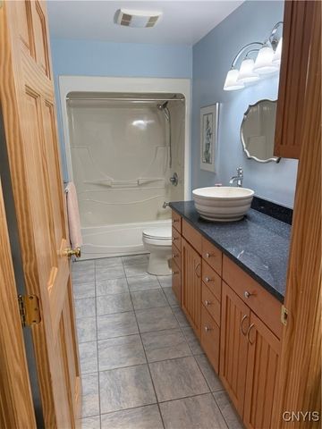 733 Deerfield Drive East, Utica, NY 13502