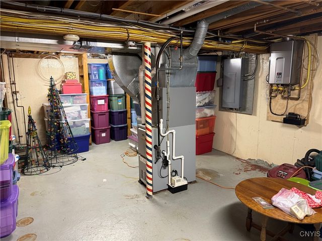 733 Deerfield Drive East, Utica, NY 13502