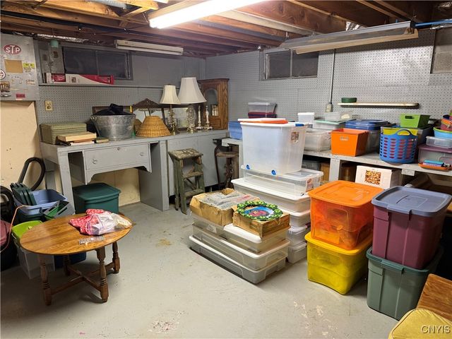 733 Deerfield Drive East, Utica, NY 13502