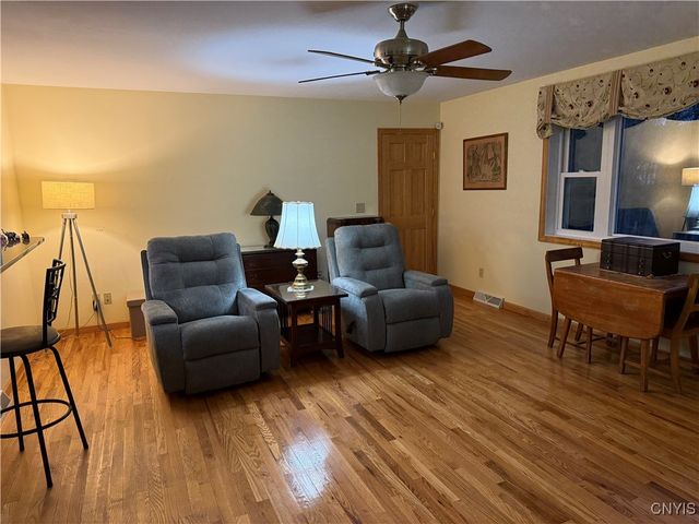 733 Deerfield Drive East, Utica, NY 13502