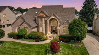 8893 Chestnut Run Drive, Shelby Twp, MI 48317