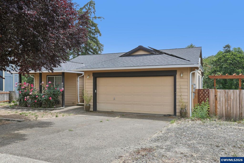 Image 1 of property listing at 800 Joel Palmer Wy, Dayton, OR 97114