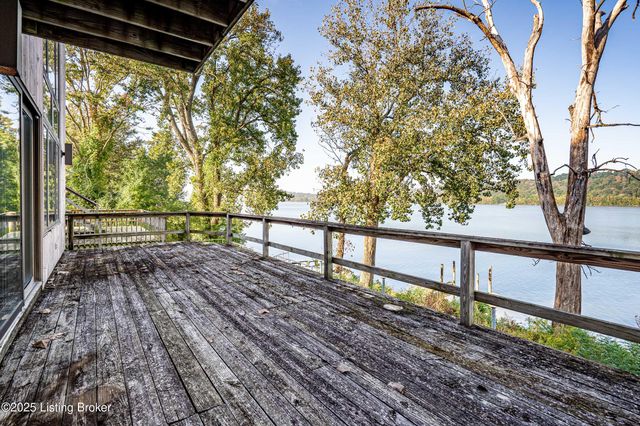 1524 Riverside Dr, Prospect, KY 40059