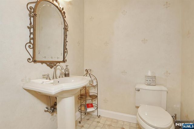 108 Demarest Lane, Montvale, NJ 07645