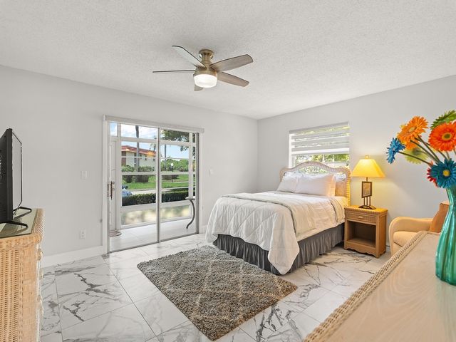 69 Royal Oak Court 105, Vero Beach, FL 32962