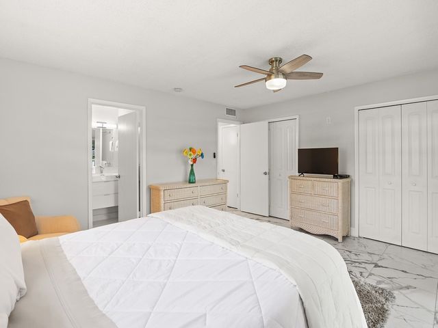69 Royal Oak Court 105, Vero Beach, FL 32962