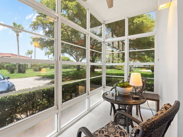 69 Royal Oak Court 105, Vero Beach, FL 32962