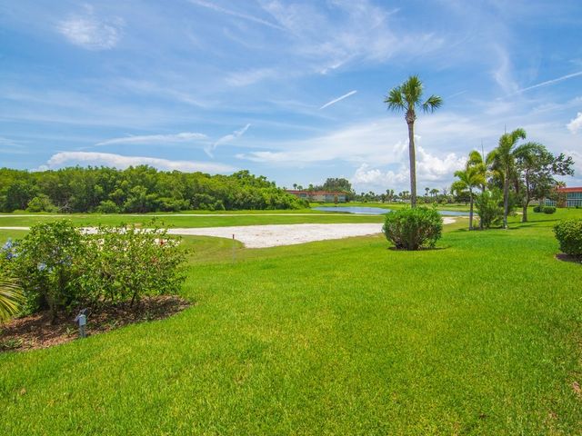 69 Royal Oak Court 105, Vero Beach, FL 32962