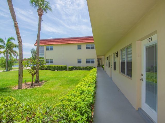 69 Royal Oak Court 105, Vero Beach, FL 32962