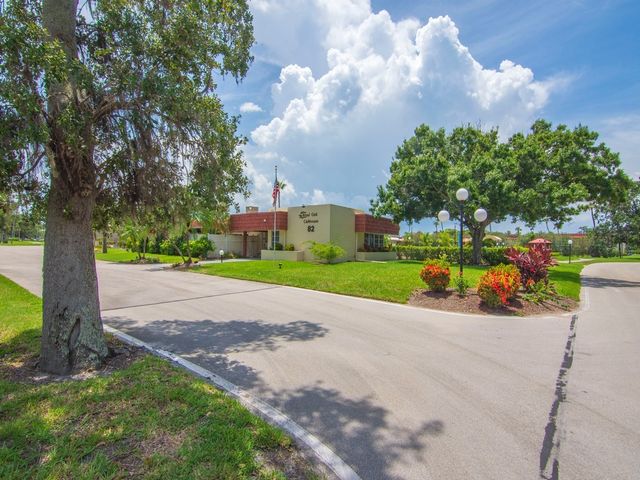 69 Royal Oak Court 105, Vero Beach, FL 32962