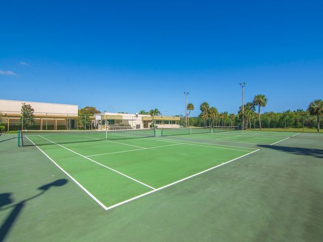 69 Royal Oak Court 105, Vero Beach, FL 32962