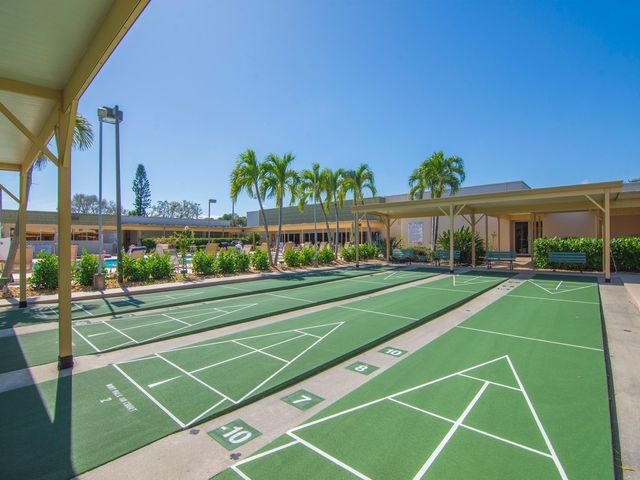 69 Royal Oak Court 105, Vero Beach, FL 32962