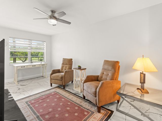69 Royal Oak Court 105, Vero Beach, FL 32962