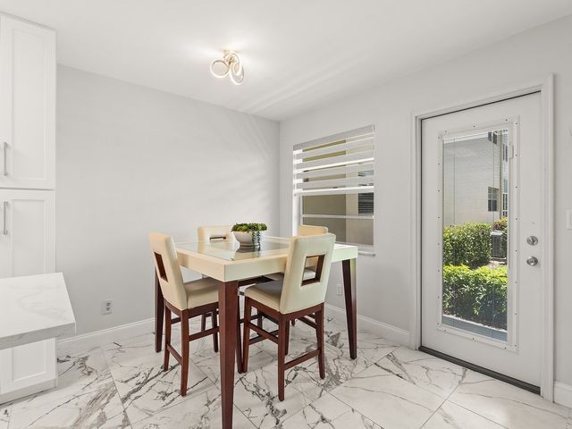 69 Royal Oak Court 105, Vero Beach, FL 32962