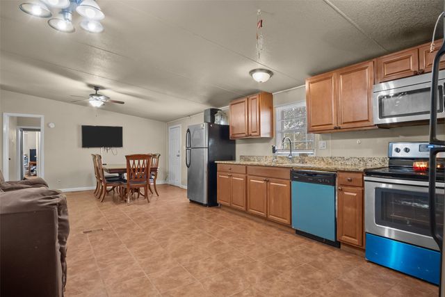 353 Prairie Lane, Azle, TX 76020