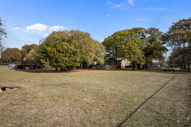 353 Prairie Lane, Azle, TX 76020
