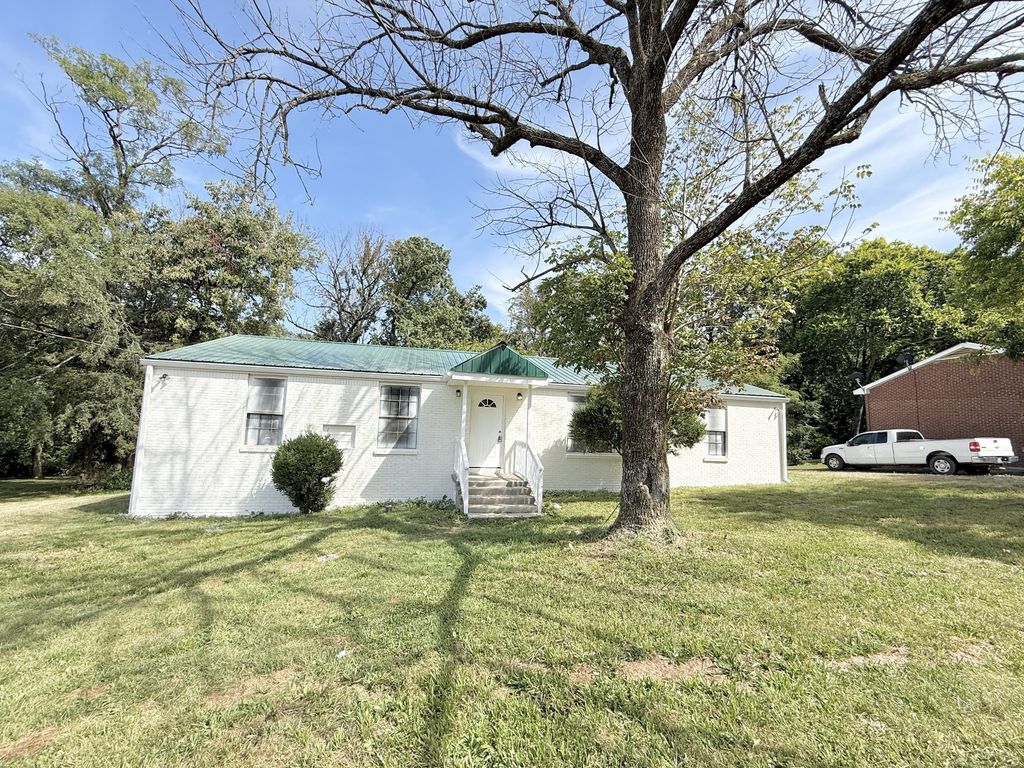 1845 Holloway Cir, Lebanon, TN 37090